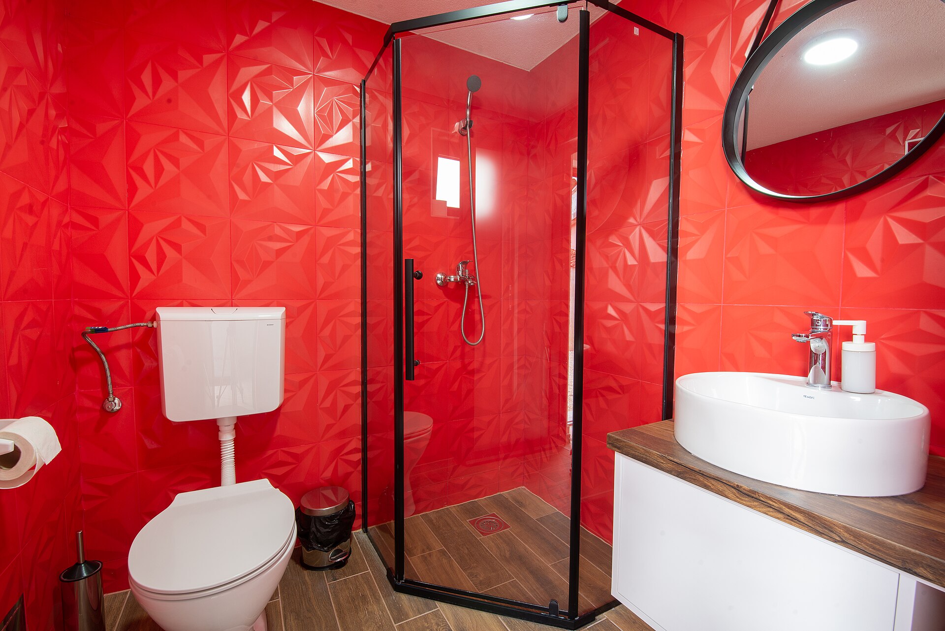 Red modern bathroom interior. (51528276166)